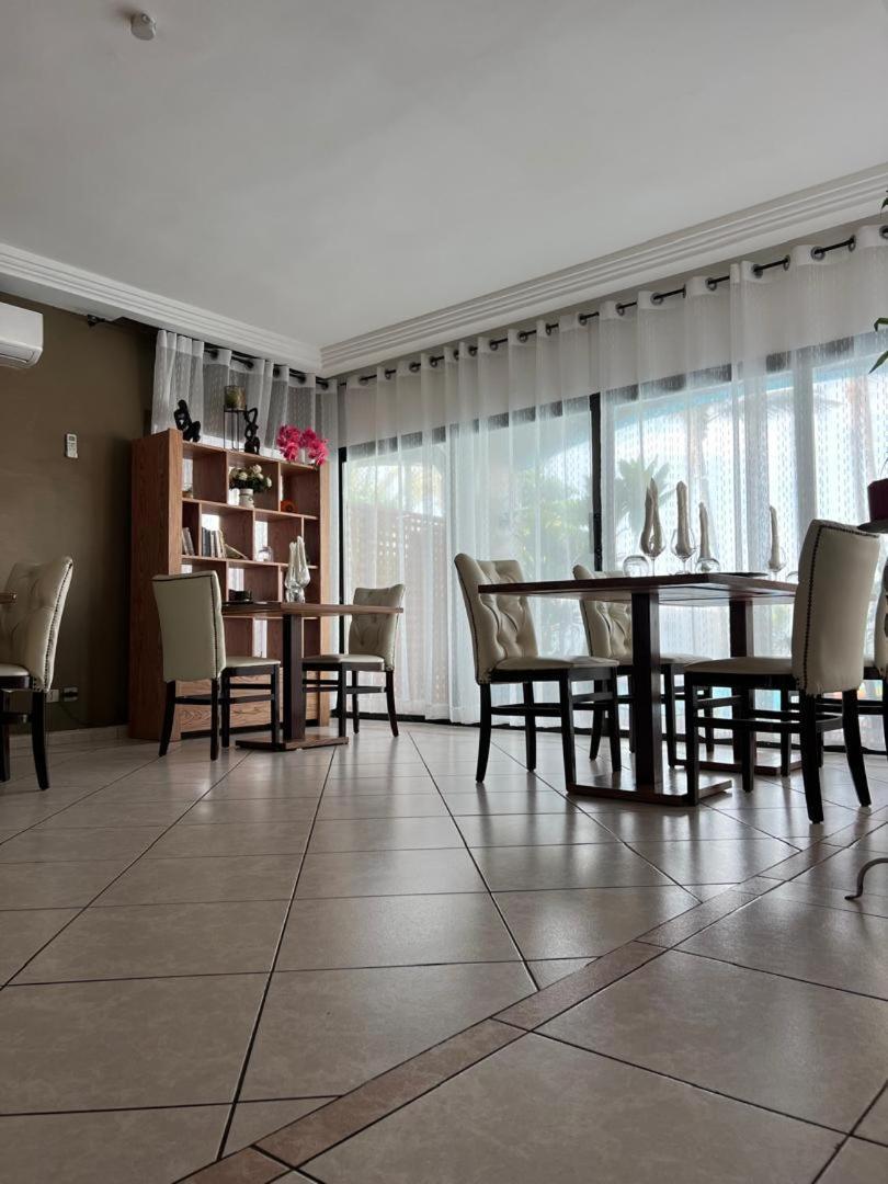 Residence Hoteliere Oceane Libreville Eksteriør bilde