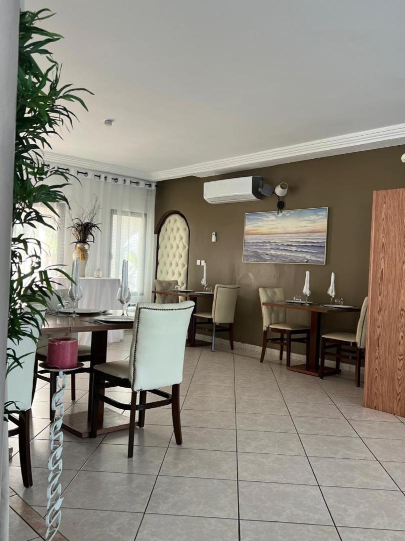 Residence Hoteliere Oceane Libreville Eksteriør bilde